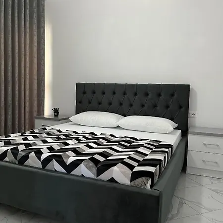 Apartament Xhefri's *