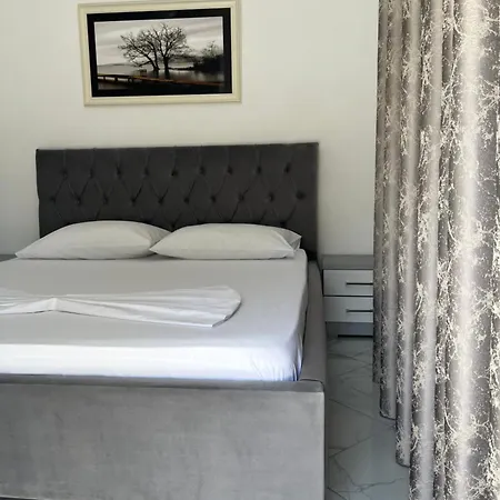 Apartament Xhefri's
