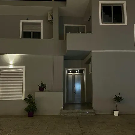 Apartament Xhefri's