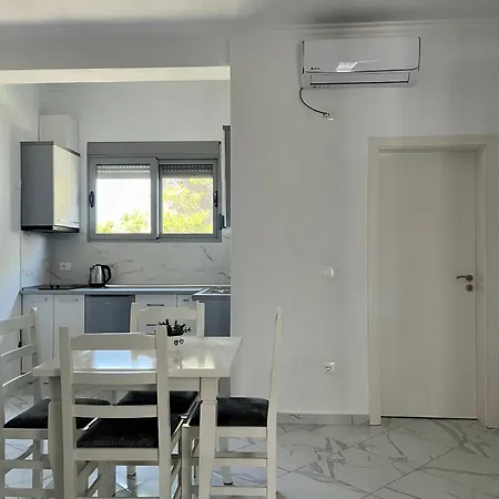 Apartment Xhefri's