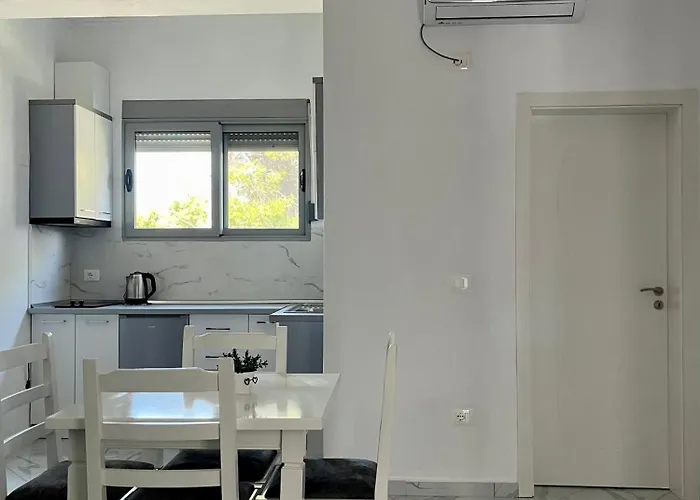Apartment Xhefri's